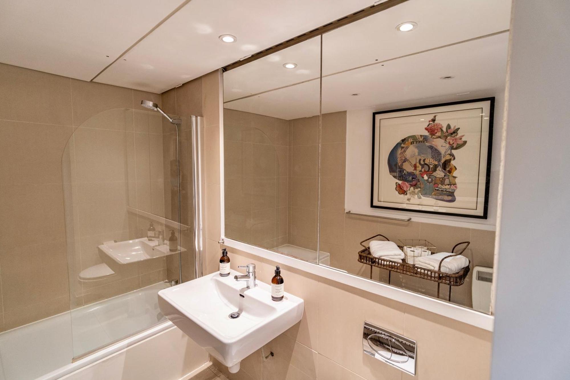 Spacious West End Duplex Apartment, W1 Central Лондон Екстер'єр фото
