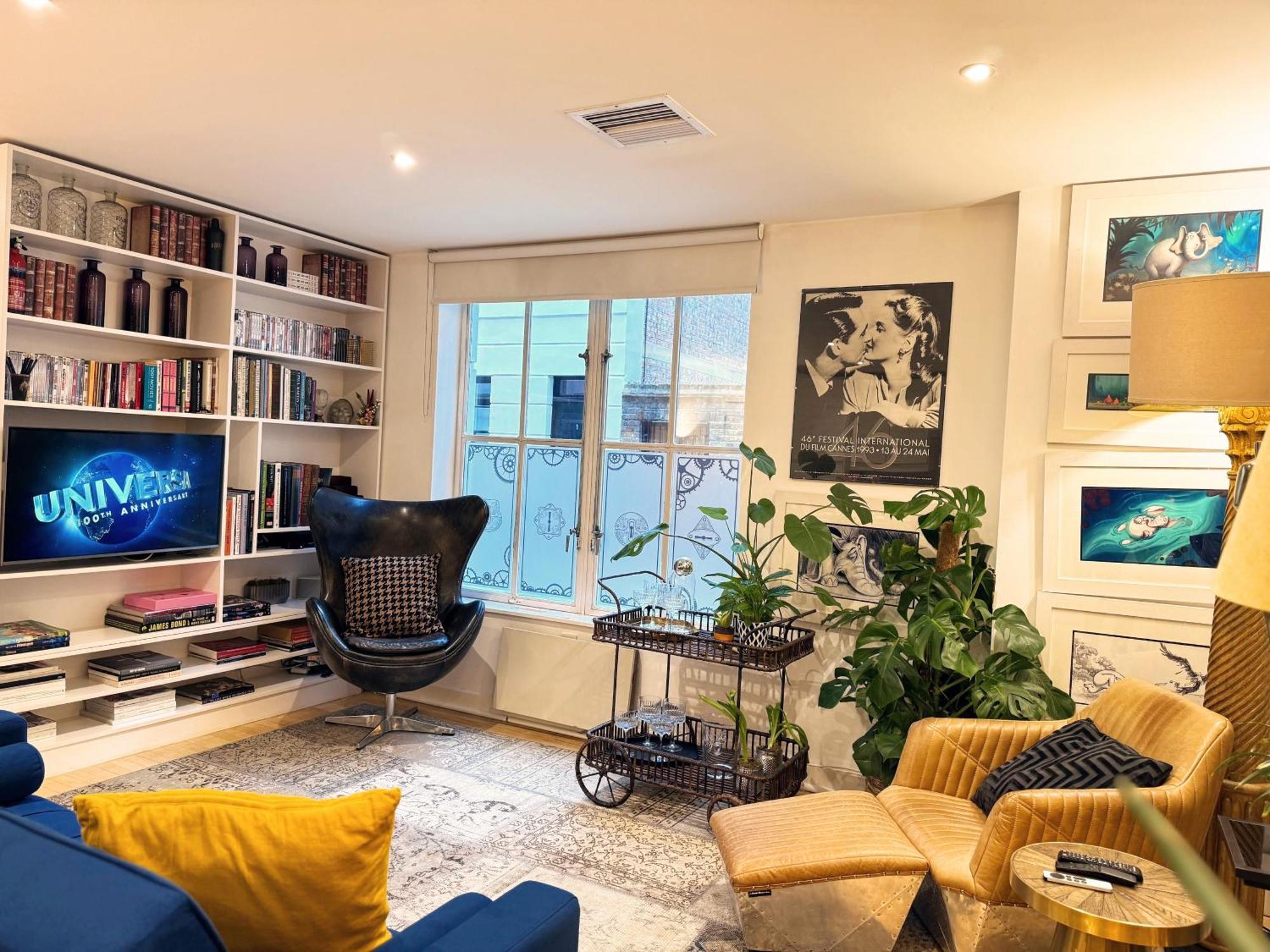 Spacious West End Duplex Apartment, W1 Central Лондон Екстер'єр фото