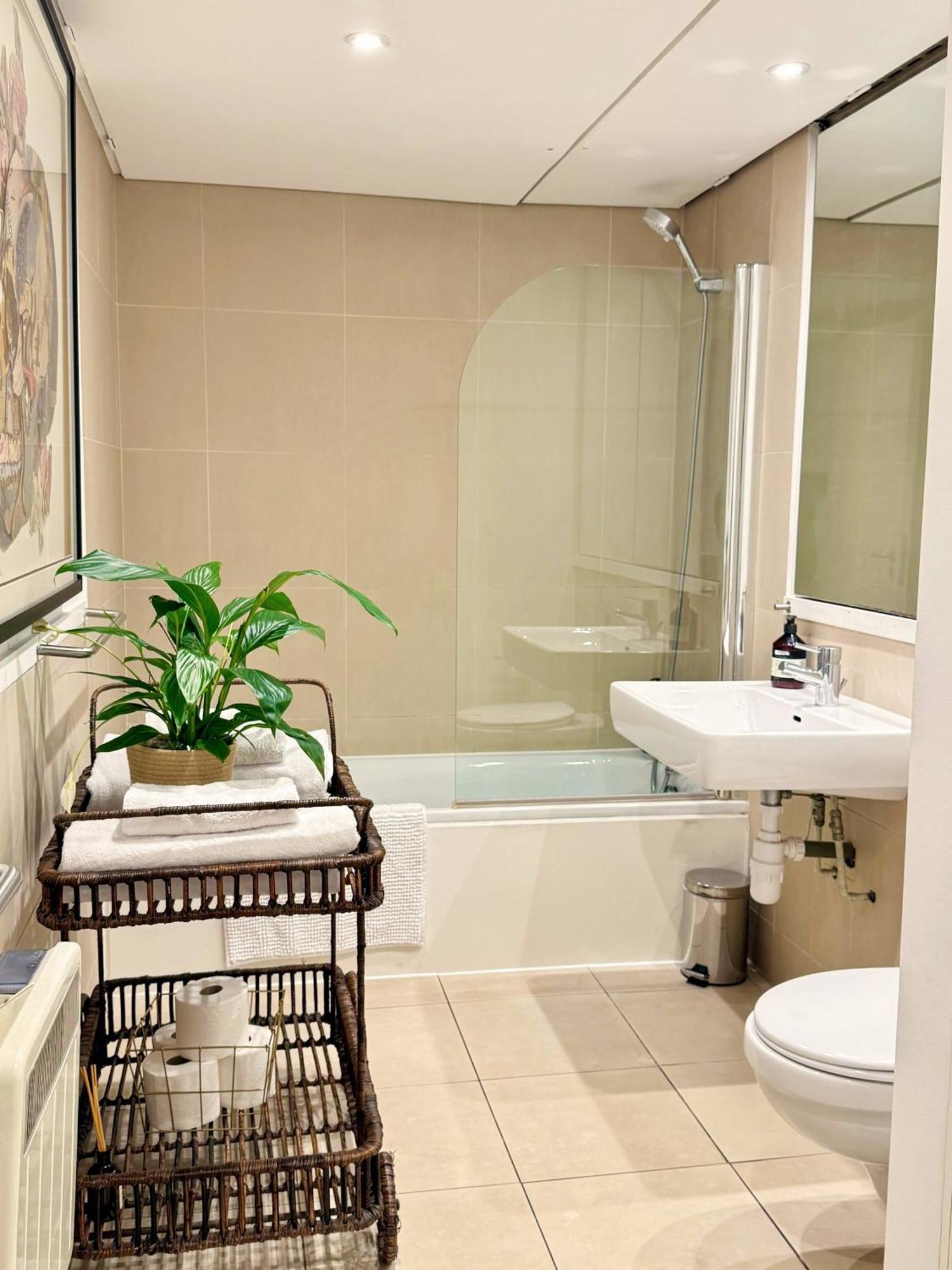 Spacious West End Duplex Apartment, W1 Central Лондон Екстер'єр фото