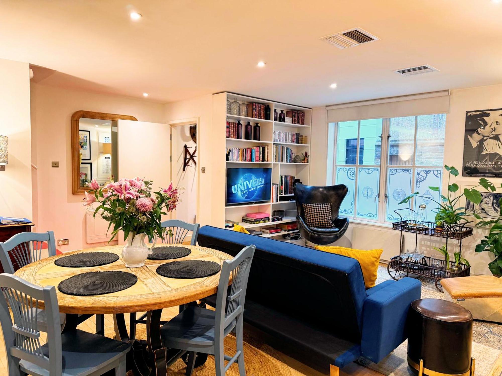 Spacious West End Duplex Apartment, W1 Central Лондон Екстер'єр фото